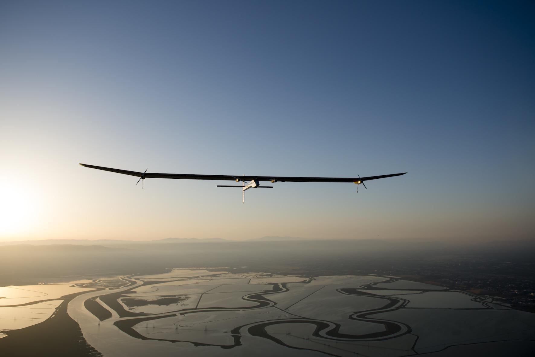 Solar-Powered Plane To Light Up The Night Sky As It Lands At DFW 