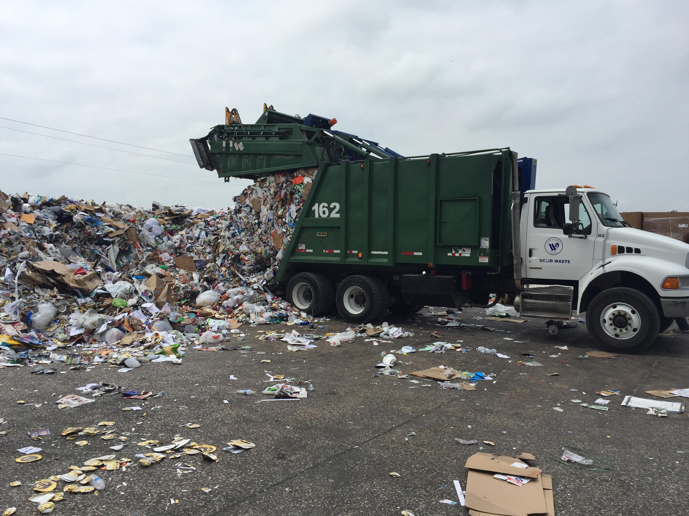 Exploring Waco's Recycling Program, from Curbside to New Life KWBU