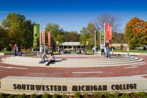Community college sues state auditor's office | Michigan Radio