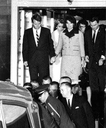 kennedy jackie dress pink suit dallas jfk force blood air 1963 andrews arrives hat mrs her robert mary happened gallagher