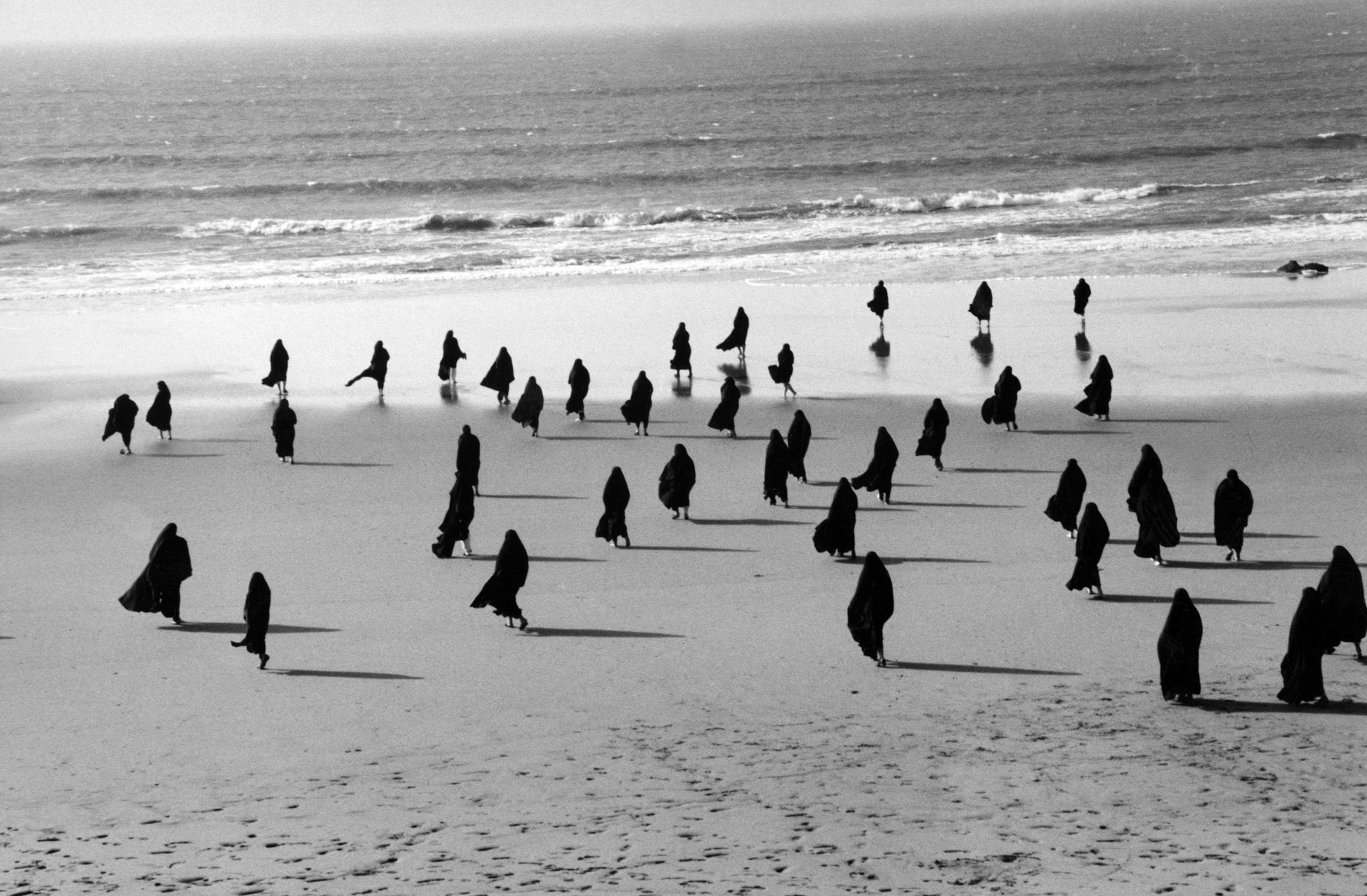 Artist Shirin Neshat Captures Irans Sharp Contrasts In Black And White Wpsu 