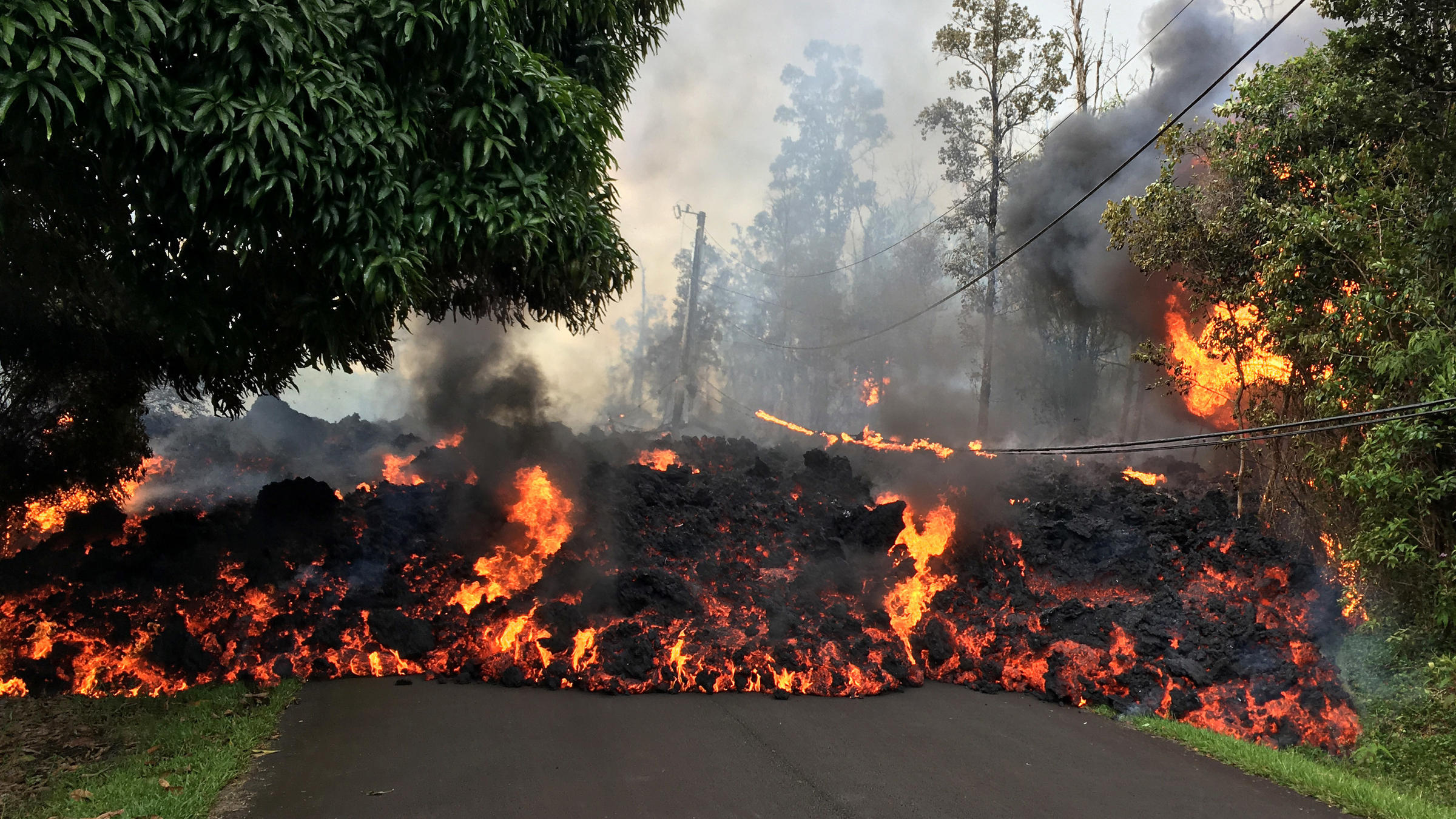 Photos Fissures Lava Flow And Evacuations Continue On Hawaiis Big