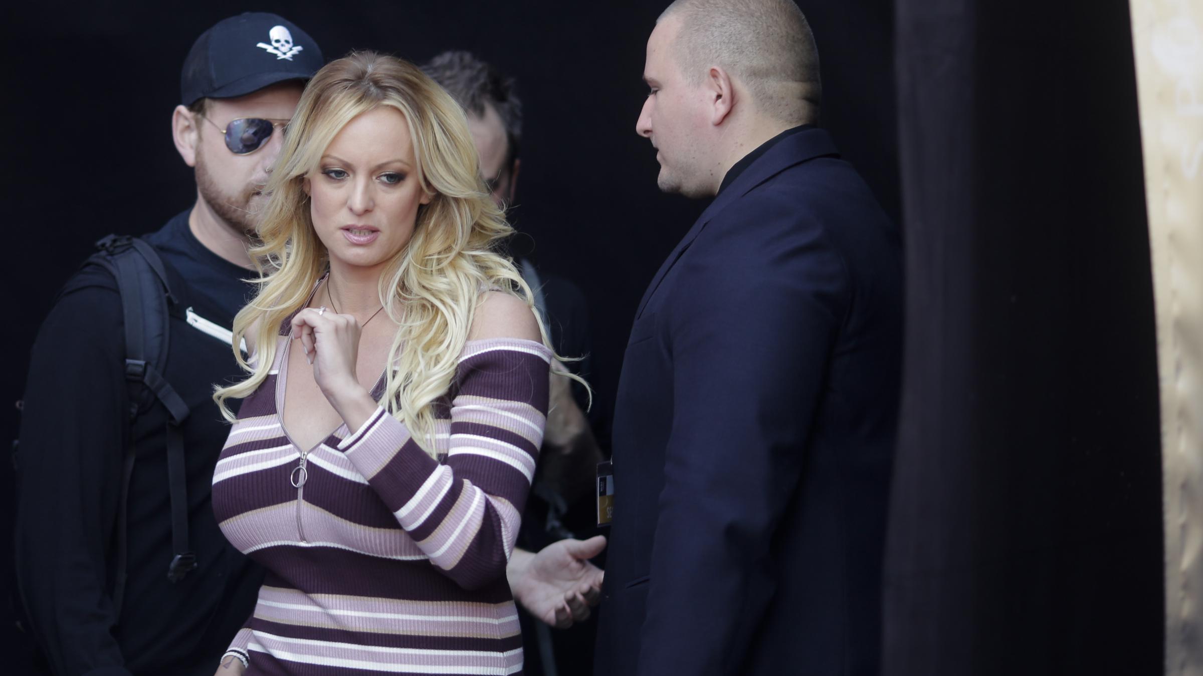 Stormy Daniels leaves court