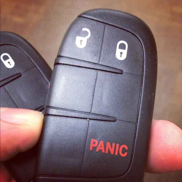 simplisafe key fob panic button