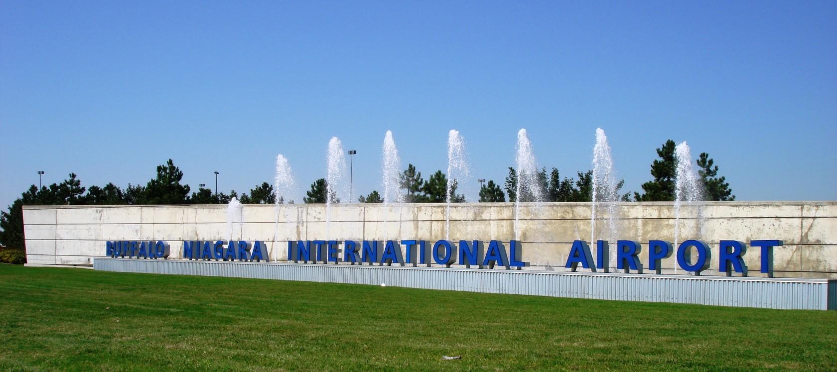 Does the Buffalo Niagara International Airport offer parking discounts and coupons?