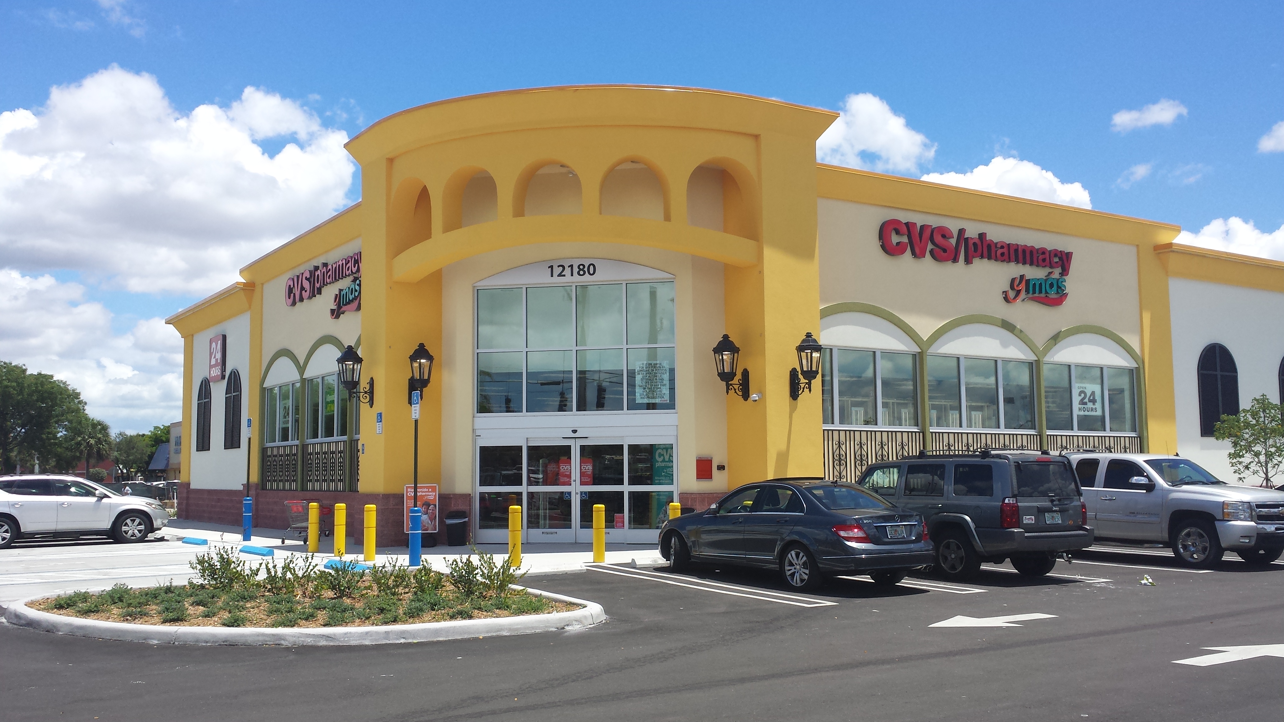 CVS Testing Hispanic Market With New “Y Más” Stores WLRN