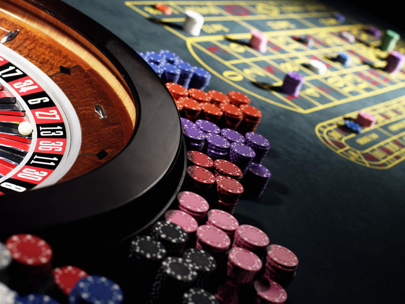 Gambling_casino_roulette_wheel.jpg