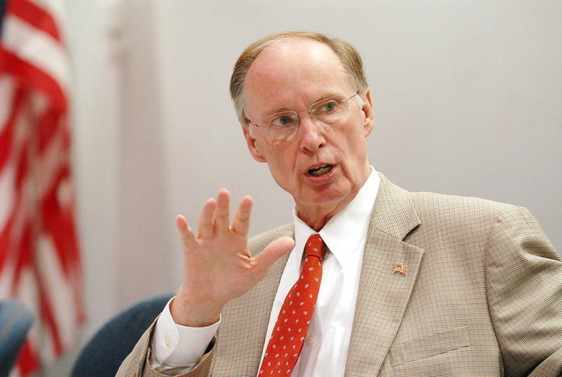 Alabama Governor Robert Bentley Resigns Amid Sex Scandal With Tv News Reporter