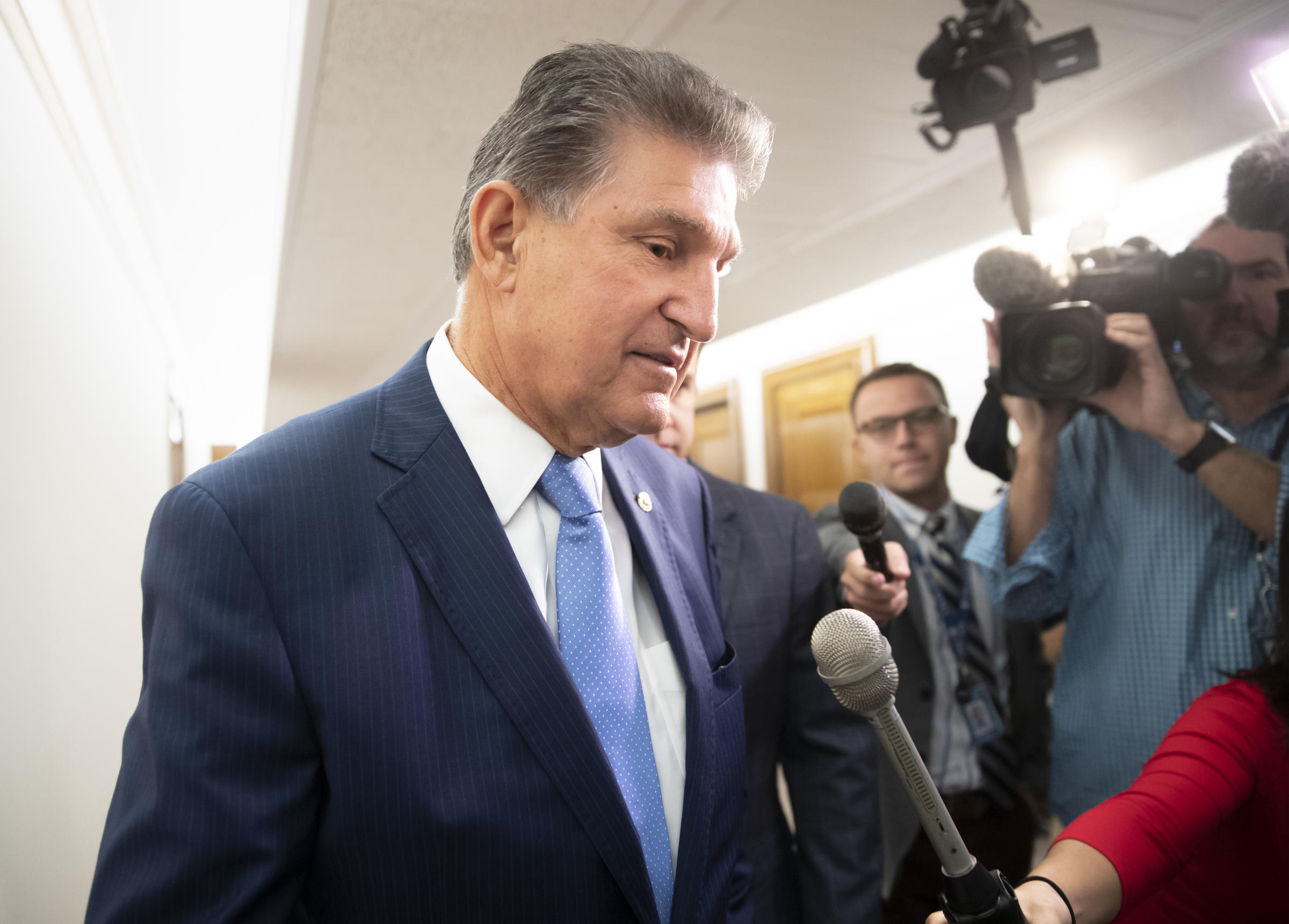 Manchin Supports Fbi Investigation Into Sexual Assault Allegations Against Kavanaugh West