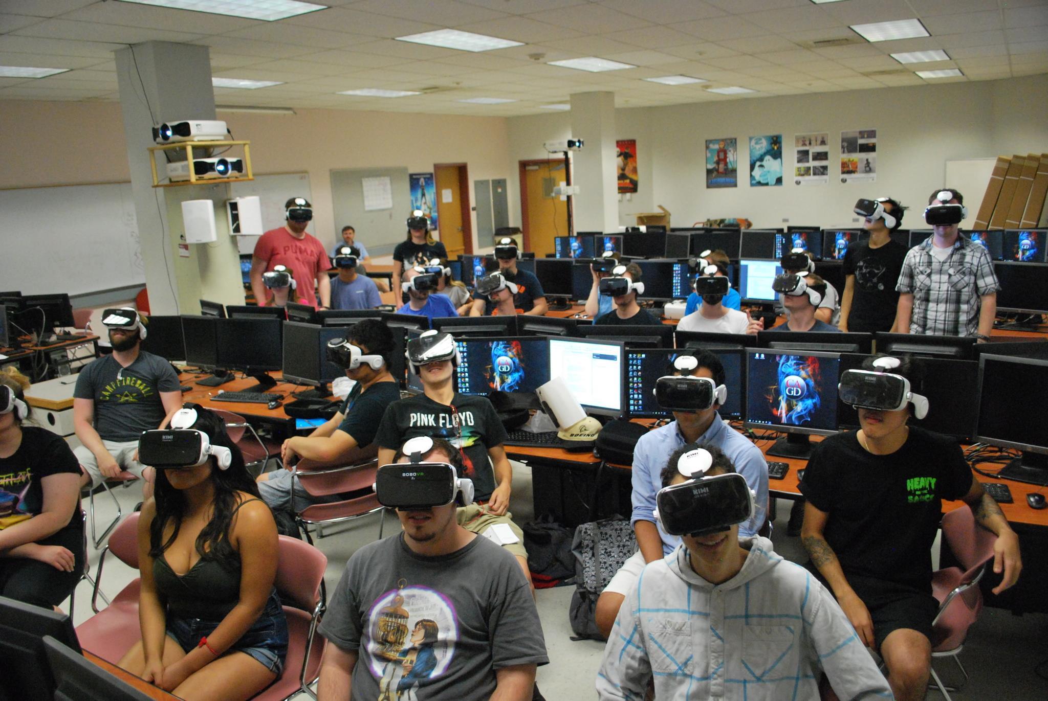 Vr класс. VR классы. Учебный класс VR. VR класс в университете. VR лаборатория в вузе.