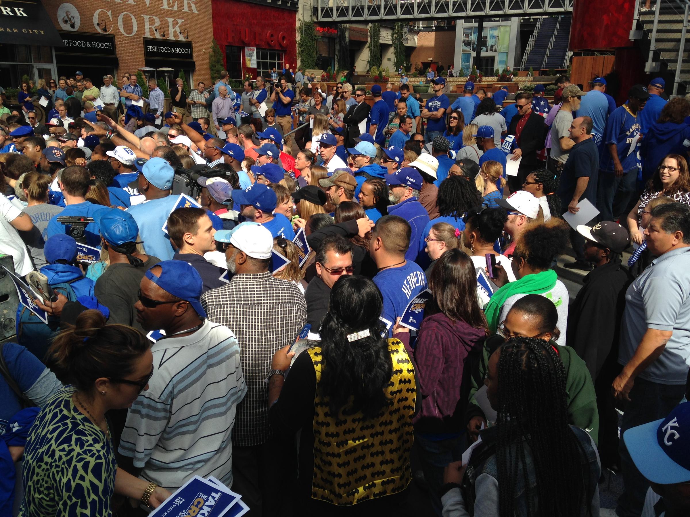 Kansas City Royals Fans Rally For First Playoff Game Against Houston ...