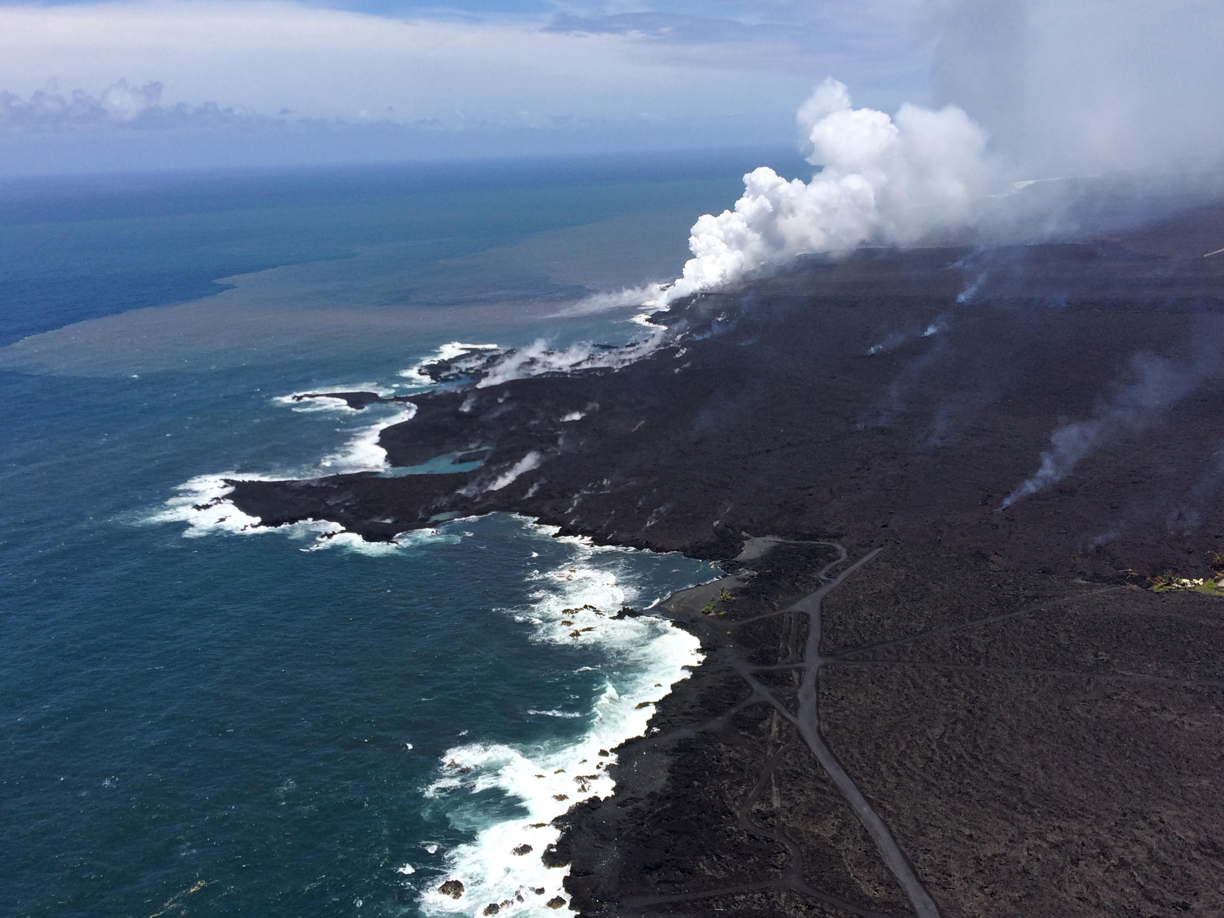 fissure 8 continues to produce channelized lava flow