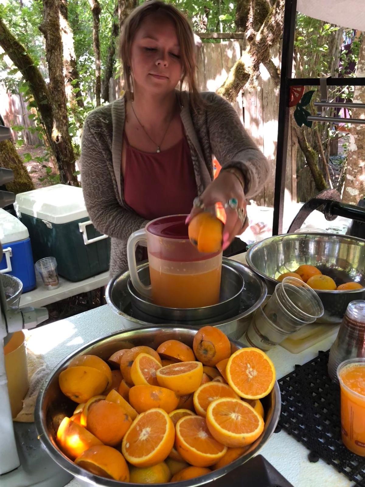 Snapshots From The Fair Vendors Juice It Up As Temps Near 100 KLCC