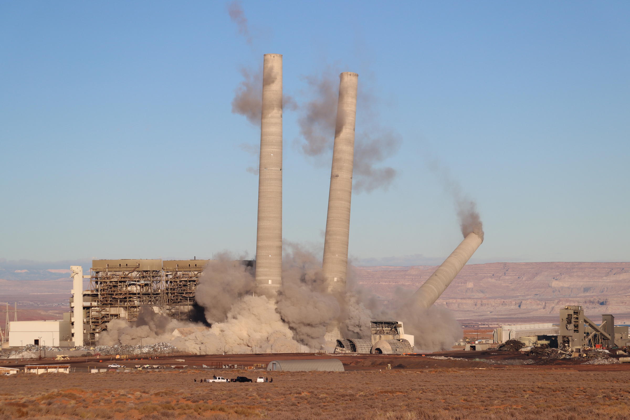Power Plant Stacks That Loomed Over Arizona Come Down