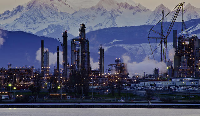The Tesoro refinery in Anacortes, one of Washington's top 10 sources of greenhouse gases.