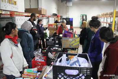 Jews And Muslims Turn Christmas Into A Day Of Giving Back St