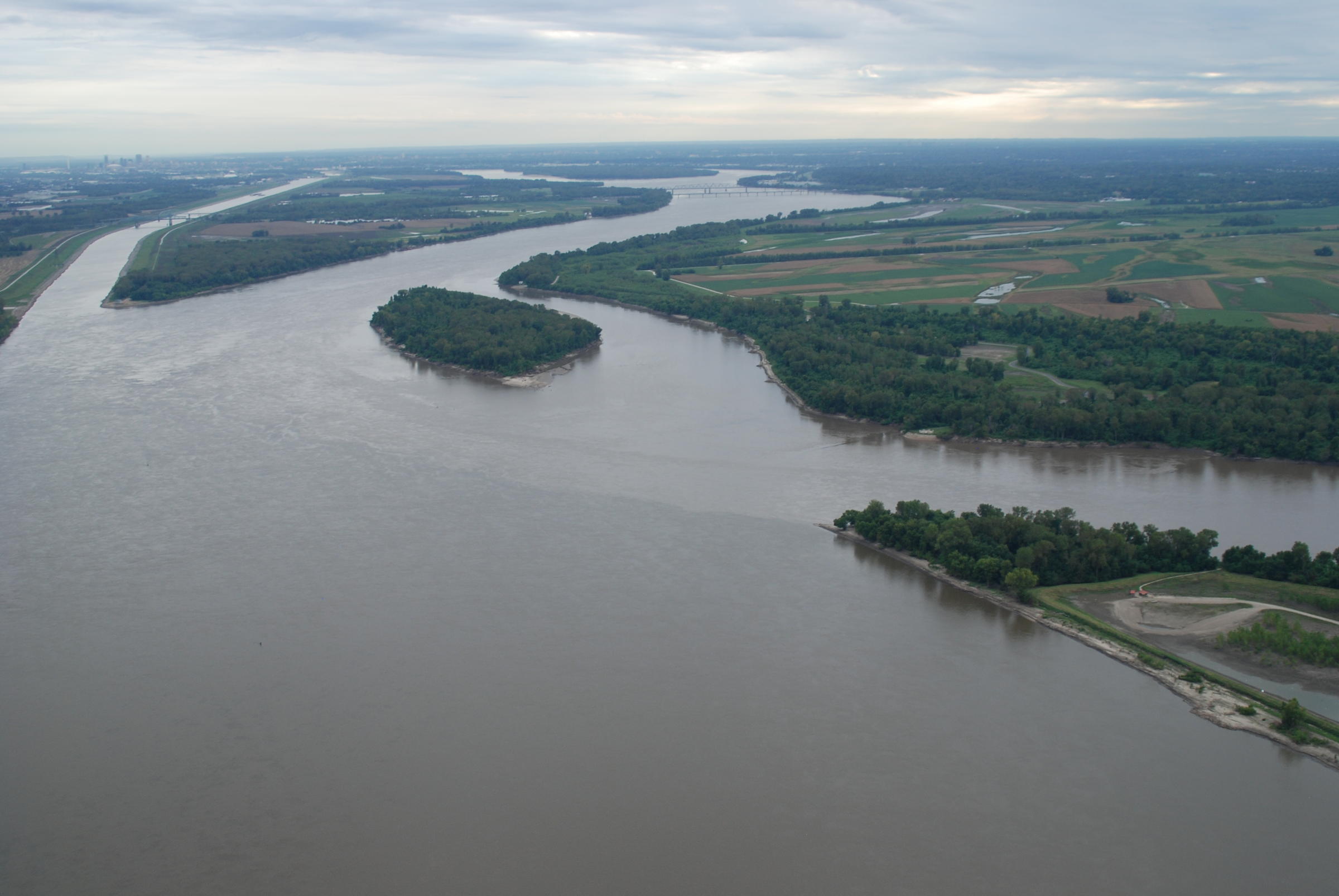Миссисипи приток миссури. Река Миссисипи и Миссури. Северная Америка река Миссисипи. Миссисипи Великая река. Самая длинная река – Миссисипи (6240 м)..