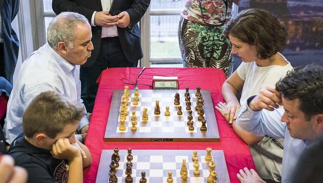 Download On Chess: What's The Deal With Bughouse Chess? | St. Louis ...