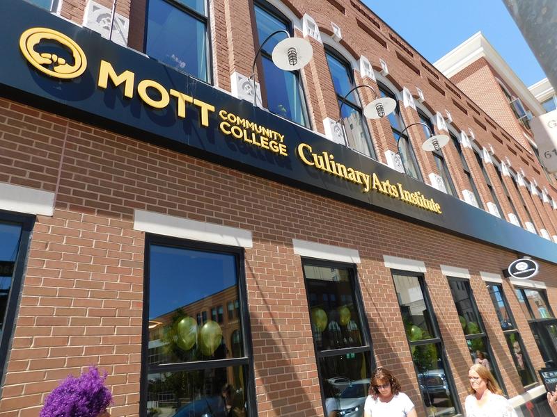 New culinary school opens in Flint | Michigan Radio