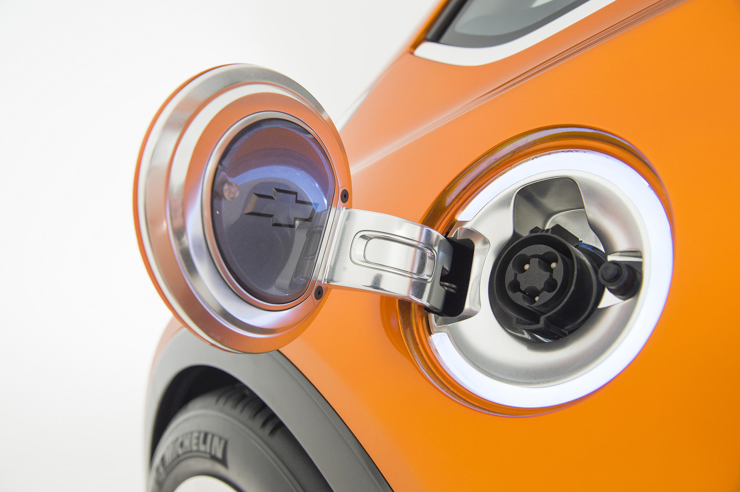 gm announces chevy bolt affordable longer range electric car