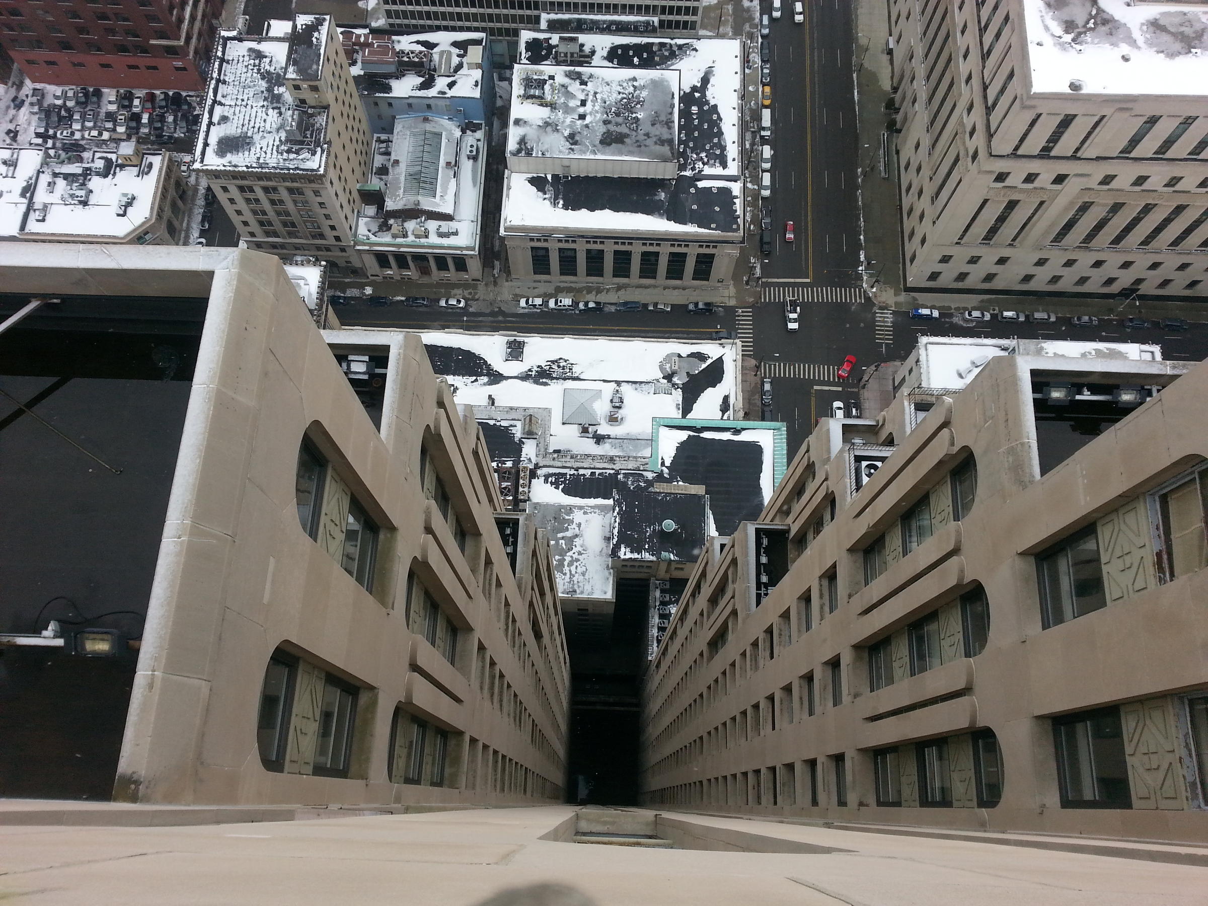 Green Light Detroit owner to scale Penobscot Building to fix light Michigan Radio