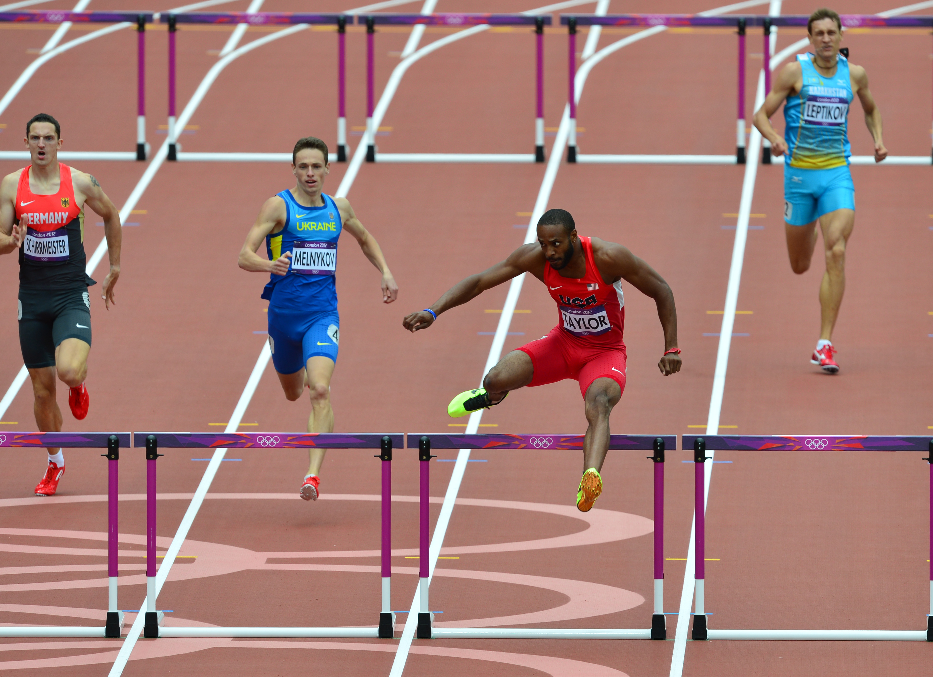 Бега 8. Гладкий бег в легкой атлетике. Легкая атлетика обложка. 400 M Hurdles. Легкая атлетика раб.