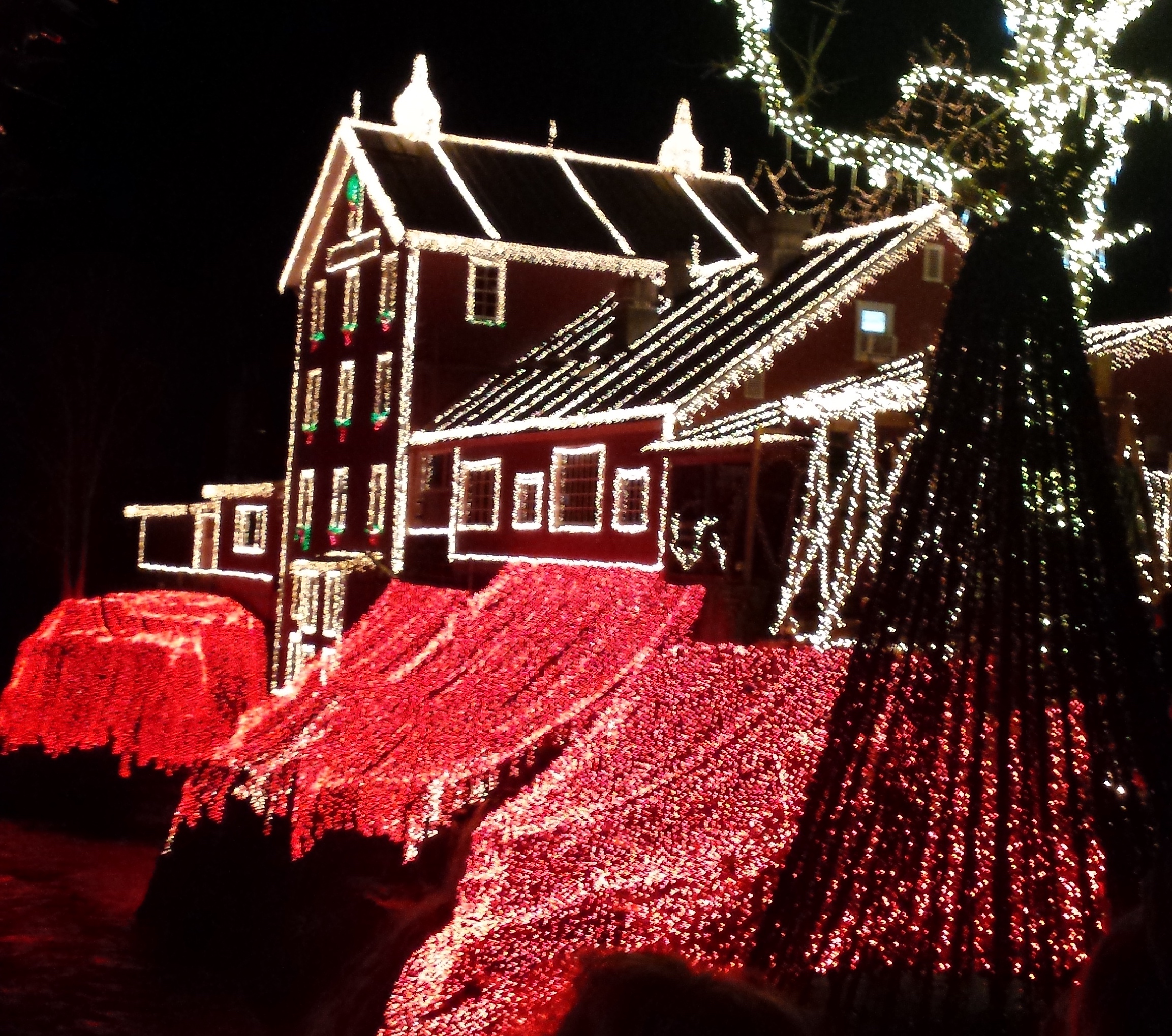 Clifton Mill Holiday Light Display Going Strong After Three Decades Wvxu