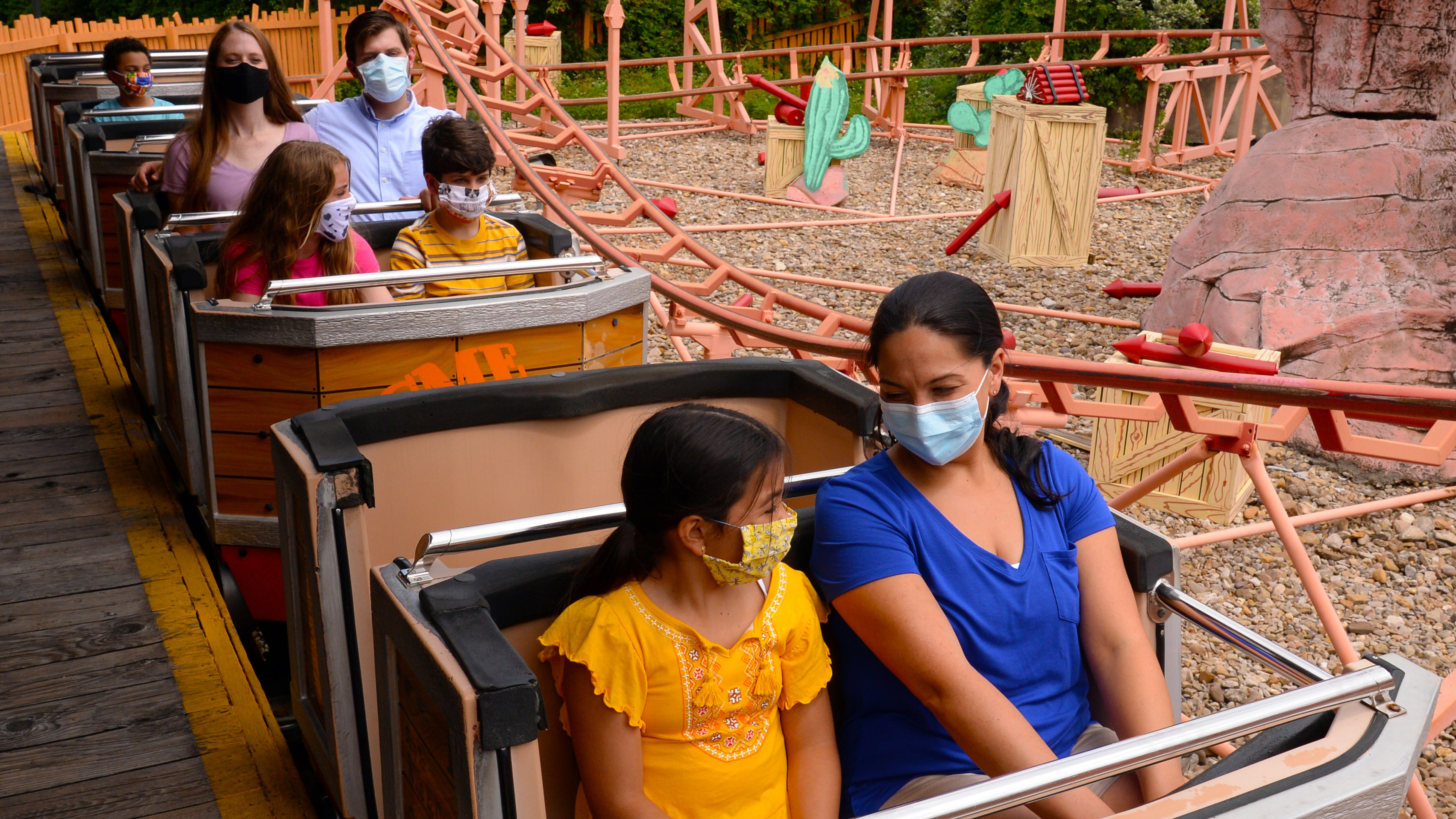 Six Flags Will Reopen Its First Park On June 5 Requiring Masks And Health Checks Wosu Radio