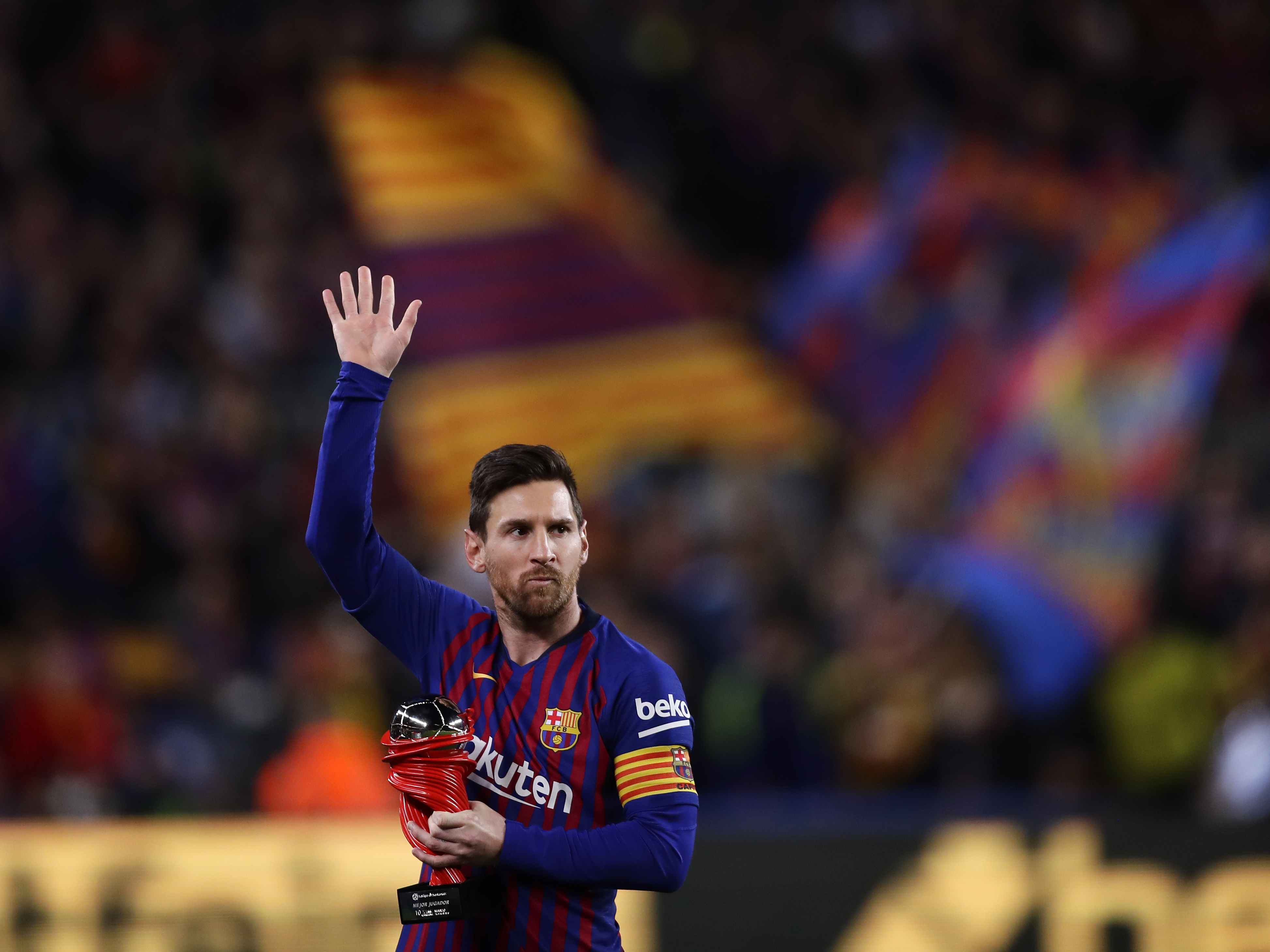 After 17 Seasons With Fc Barcelona Lionel Messi Is Leaving Wshu