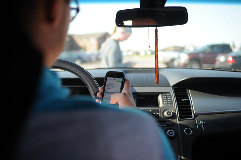 Put Your Phone Down While Driving Texting Law Starts Monday Wusf News 7262