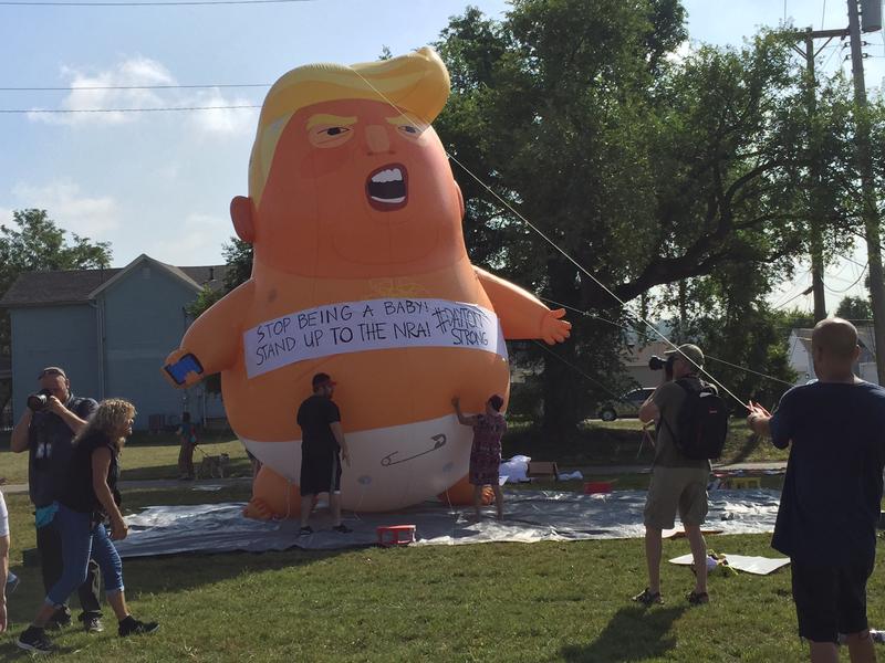 Protesters Rally Outside President Trump S Visit To Miami