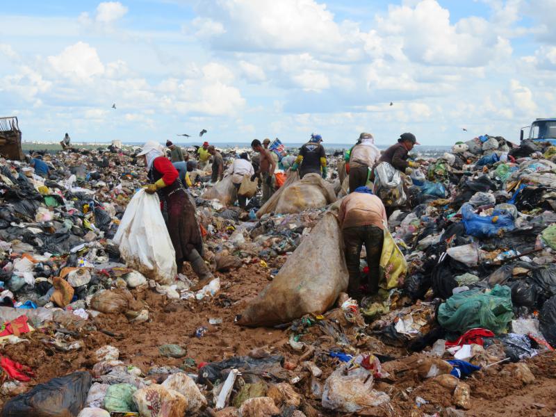 As A Massive Garbage Dump Closes In Brazil Trash Pickers Face An