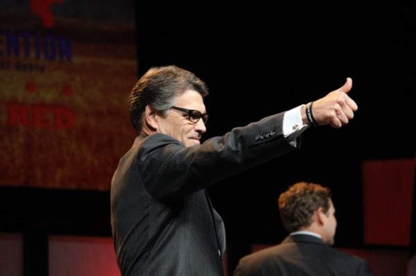 RIck Perry gives GOP delegates at the state convention a thumbs up in June 2014.