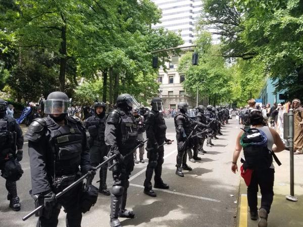 <p>There was a heavy police presence at Terry Schrunk Plaza and nearby Chapman Square Sunday for the Trump Free Speech Rally and the numerous counter protests that popped up to oppose the rally.</p>