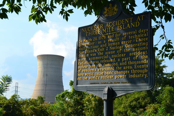 nuclear power plant meltdown cities skyline