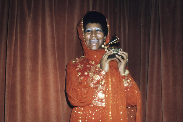 The singer poses with her Grammy Award for best female R&B vocal performance at the 1972 awards ceremony.