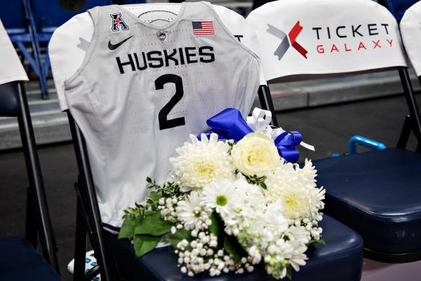 uconn jersey for gianna