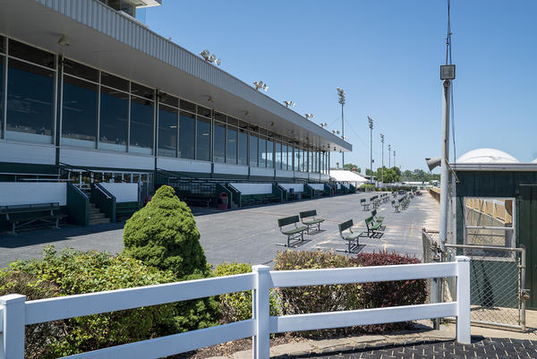 spectator-free-racing-brings-mixed-results-for-fairmount-park-kbia
