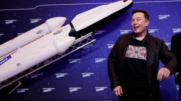 Elon Musk Takes An Awkward Turn As ‘Saturday Night Live’ Host Elon Musk Takes An Awkward Turn As ‘Saturday Night Live’ Host