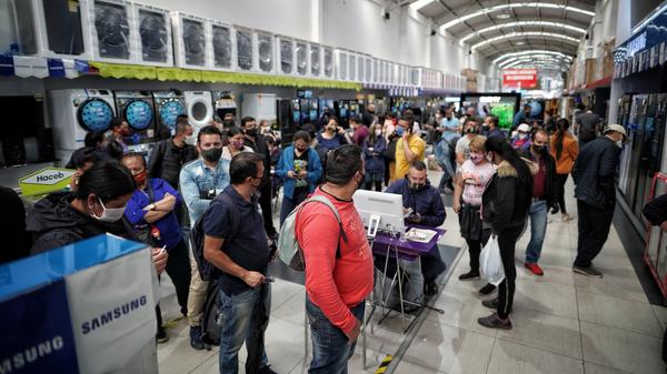 Shoppers browse at an electronics store in Bogotá, Colombia, on June 19. Shoppers flocked to Colombian shopping malls to take advantage of a day without value added tax, which triggered Black Friday-style shopping frenzies.
