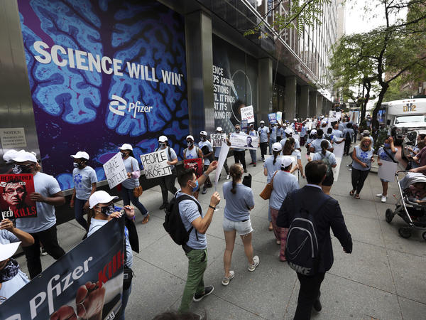 Pfizer's agreement with a U.N. group to let other companies produce its new antiviral pill as a generic drug is meeting with a mixed reaction. In late summer, protesters at Pfizer's world headquarters in New York urged the drugmaker to broadly share the patent for its COVID-19 vaccine.
