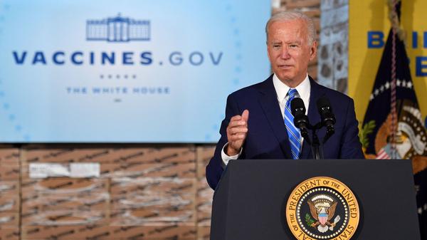 President Biden promotes his administration's vaccine or testing requirements for workers at the Clayco construction site in Elk Grove Village, Ill., on Oct. 7.