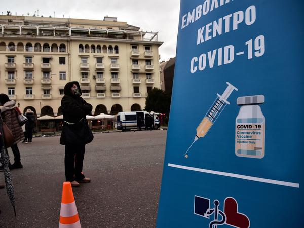 Patients queue to get vaccinated against COVID-19, in Aristotelous Square, in the center of the Greek city of Thessaloniki on November 26, 2021.