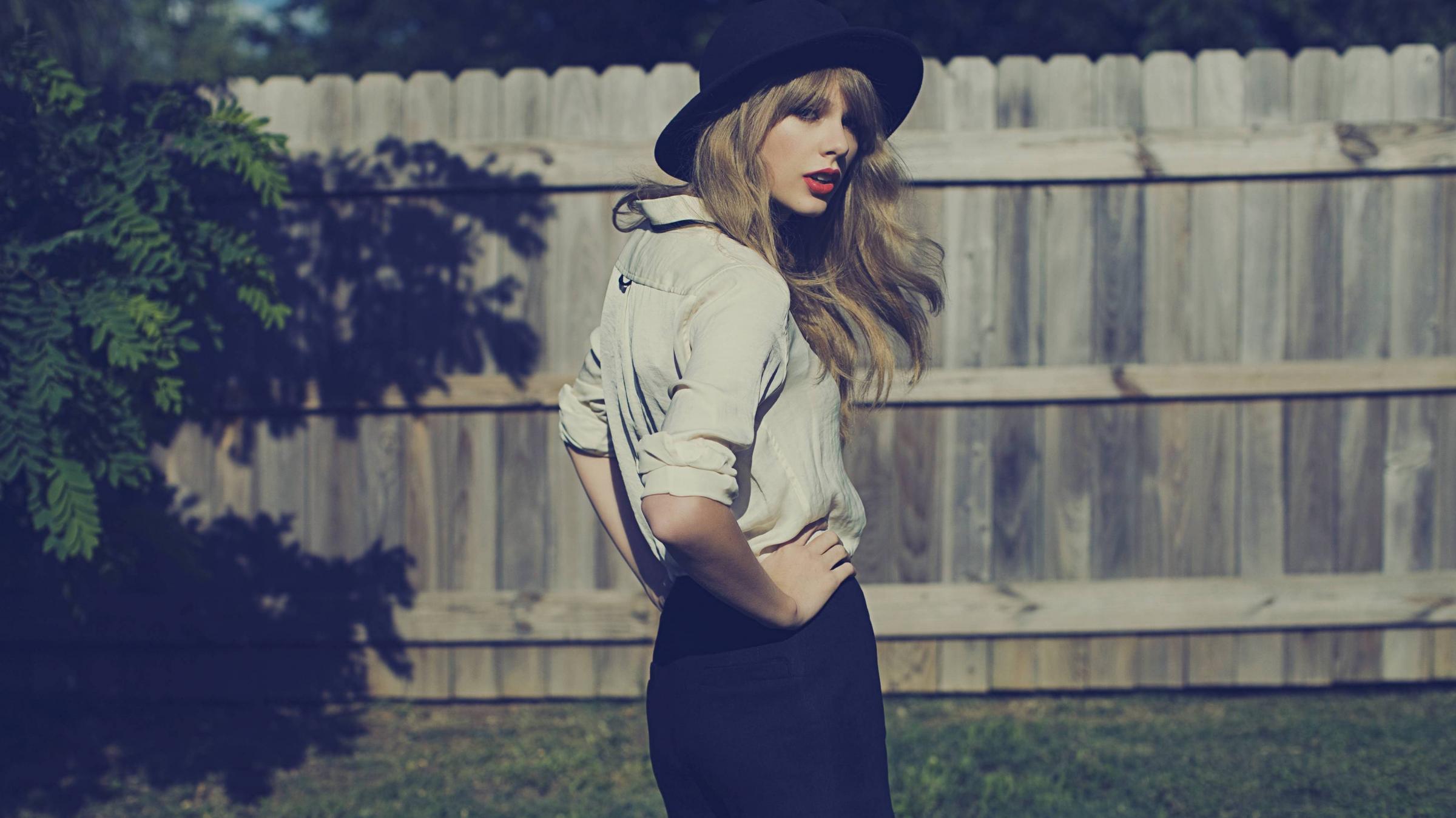 Taylor Swift Leaps Into Pop With Red Wunc