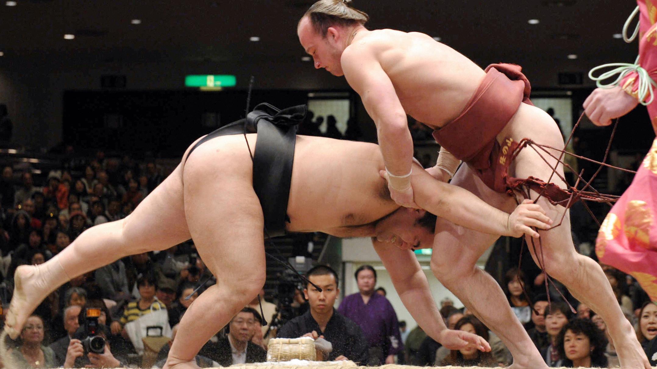 It S Not The Size Of This Sumo Wrestler That S Stunning Kgou