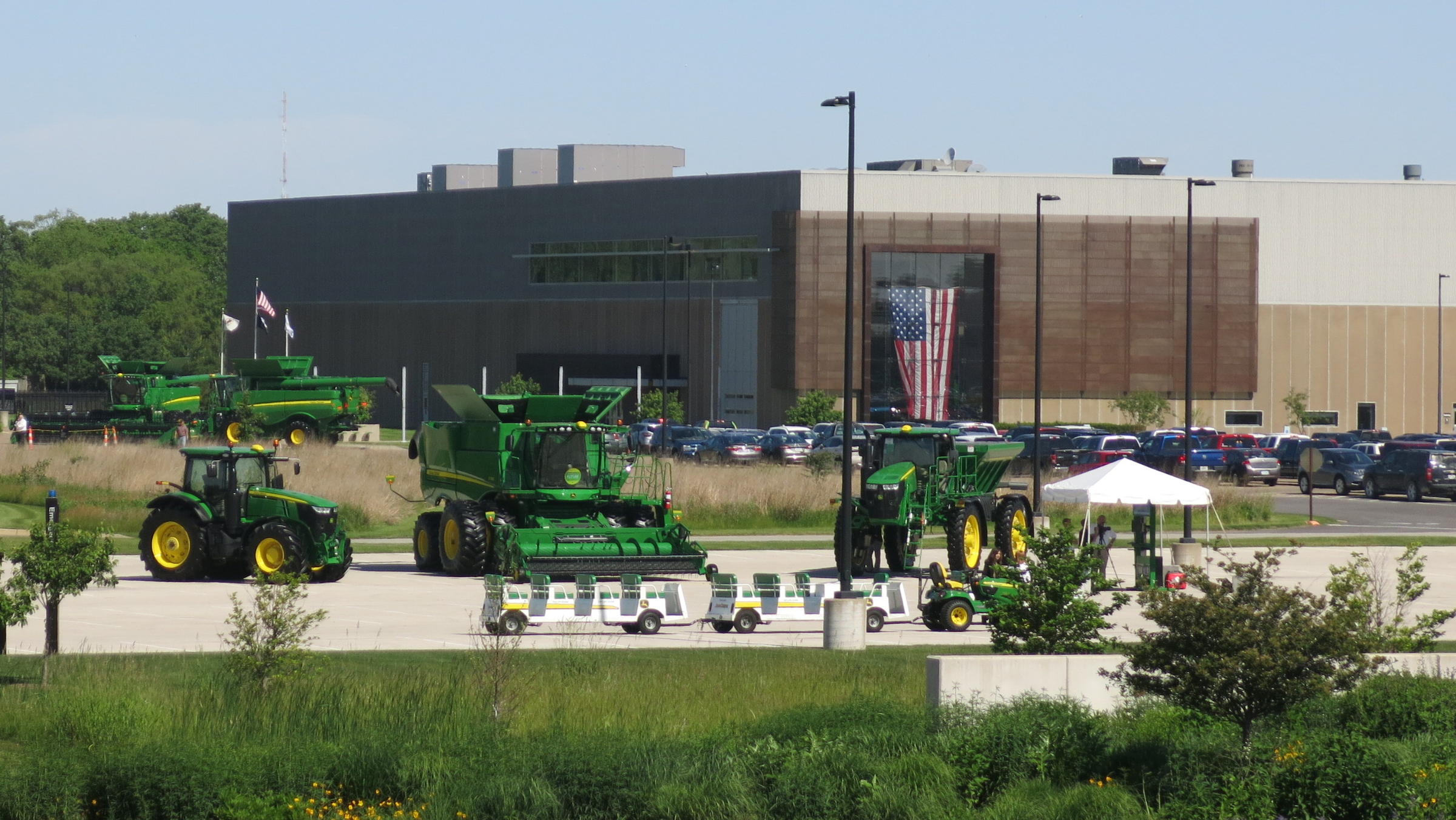 Deere to Manufacture New Line of Combines, Improve Other Machines