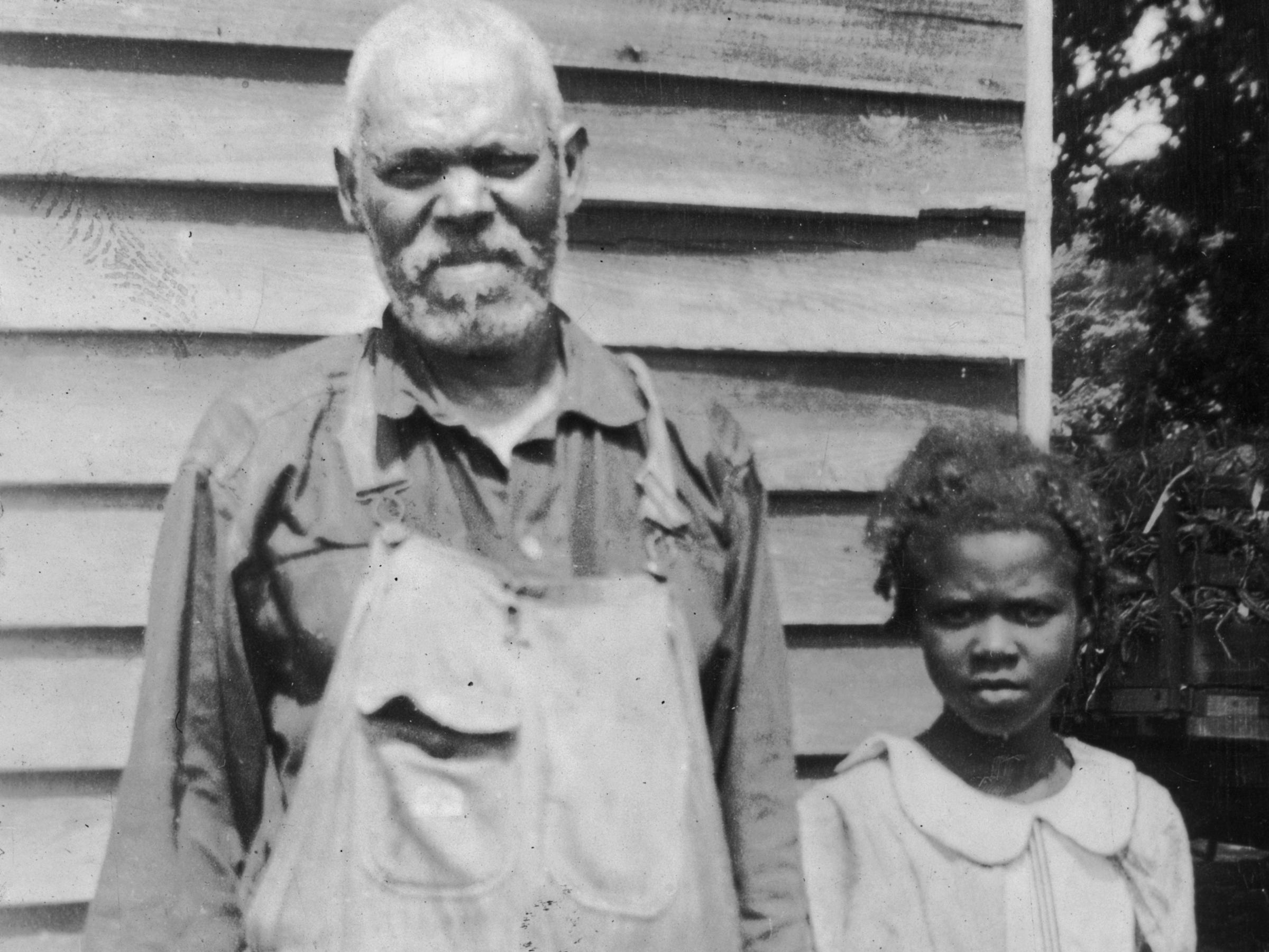 Daughter slave. Семья афроамериканцев черно белая фотография.