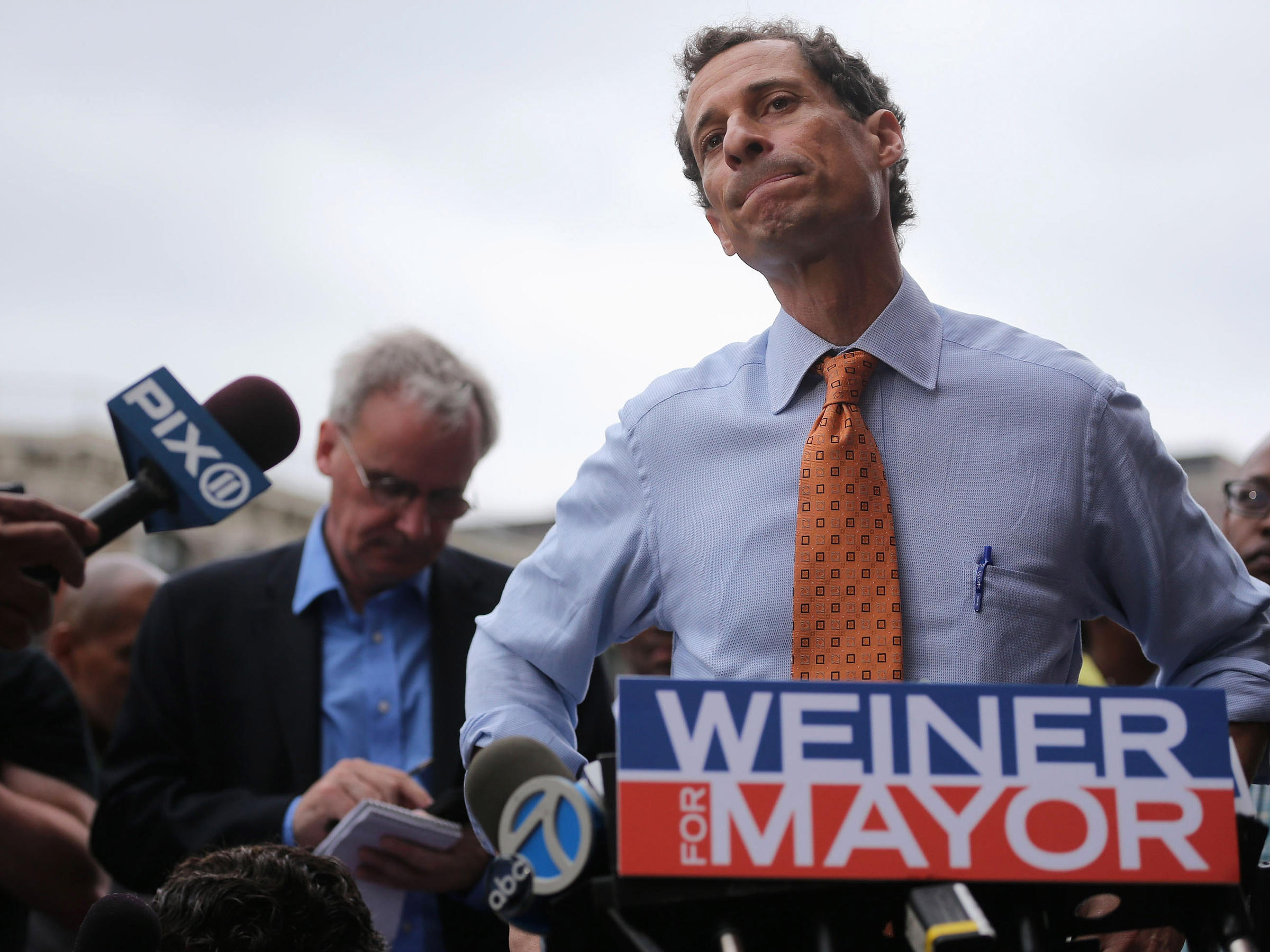 2400px x 1800px - As His Campaign Craters, Weiner Picks Fight Over Flight ...