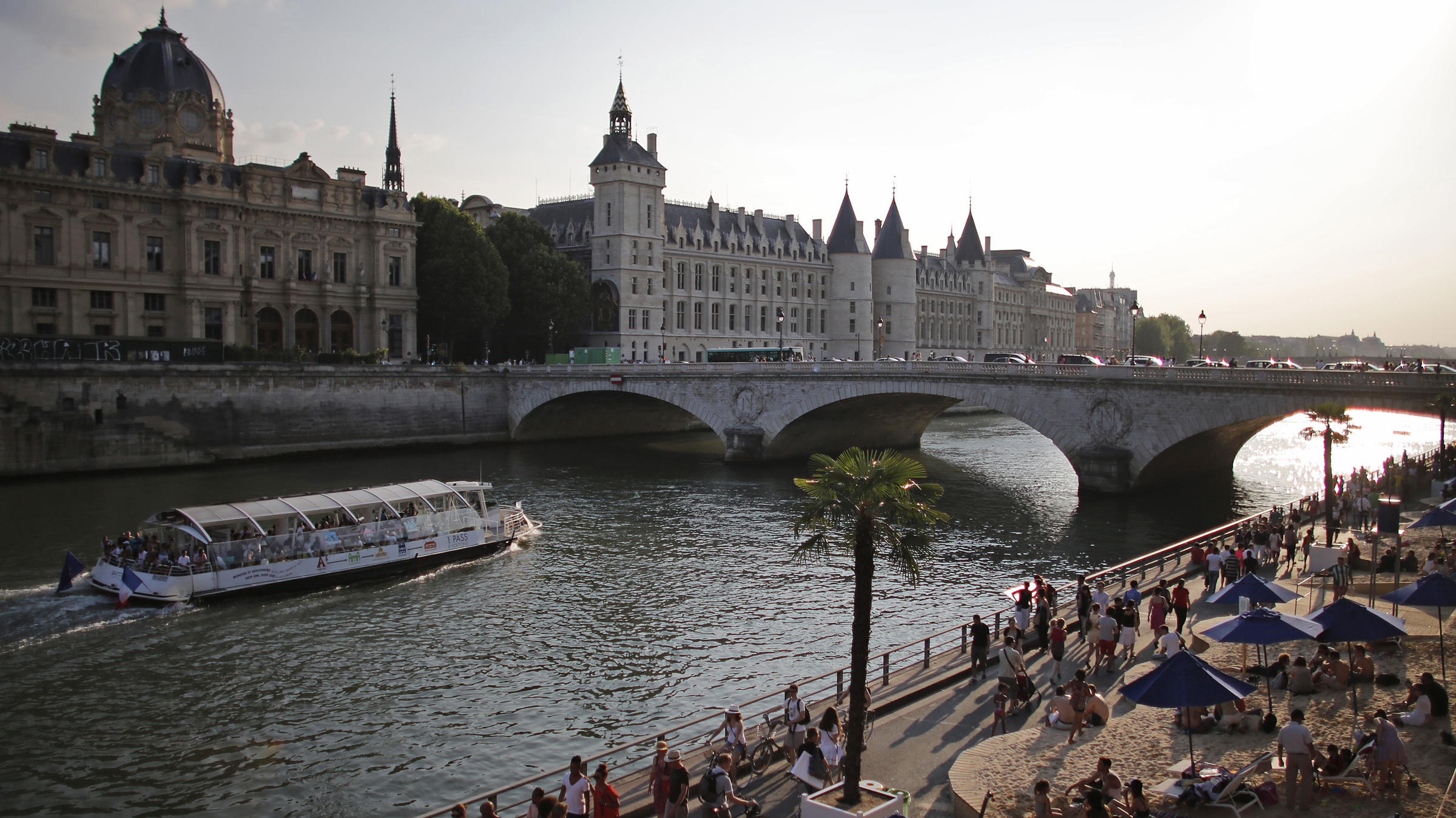 Sun Sand And The Seine The Beach Comes To Paris 905