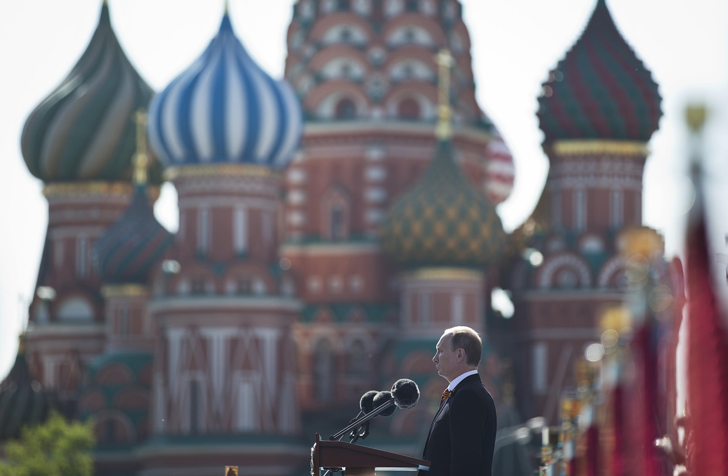 Russian impact. Путин на красной площади. Красная площадь Пинтерест. Весь мир Россия фото. Путин на красной площади полный рост.